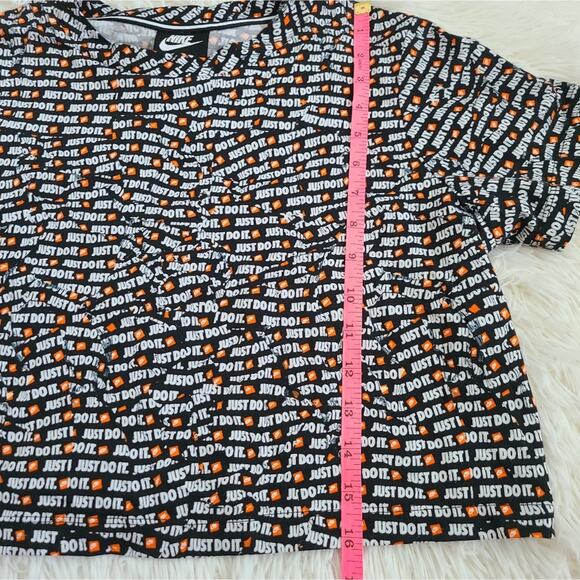 Nike Just Do It All Over Print Logo Crop Tee NWT Size Medium - Picture 10 of 11